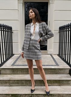 TRETTER BLAZER - Collarless tweed blazer Outfits With Plaid Skirts, Female Lawyer Fashion, Classy Business Outfits, Plaid Skirt Outfit, Lawyer Fashion, Lawyer Outfit, Professional Outfits, Business Outfits