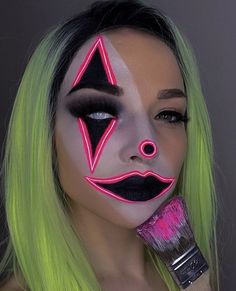 Crazy Halloween Makeup, Makeup Neon, Girl Halloween Makeup, Halloween Makeup Clown, Holloween Makeup, Neon Paint, White Liquid, Cute Halloween Makeup, Halloween Makeup Pretty