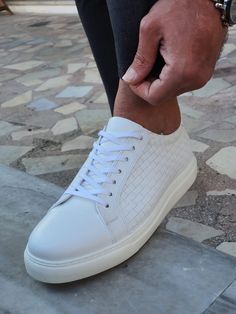 🔥 NEW COLLECTİON 21 ' Collection : SPRİNG / SUMMER 21 ' Production : Special and limited edition available ! Products : Vince Sardinelli Lace Up Eva Sole White Leather Sneakers Shoes color : WHİTE Shoes material : %100 Calf Leather inner lining : calfskın liningShoes sole : Eva sole Heel height : 3 cm Package included : Box , shoehorn , shoeshine , socks Available size : 39-40-41-42-43-44 Adidas Shoes Women, White Leather Sneakers, Slim Fit Suits, Eva Sole, Fashion Sneakers, White Shoes, Sneakers White, Sneakers For Sale, Leather Sneakers