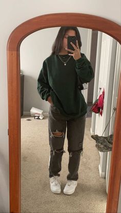 Cute Fit With Leggings, How To Style Grey Sweatshirt, Jeans Outfit Cold Weather, School Fits Dress Code, Trendy High School Outfits, Outif Ideas, Ootd Korean Style, Ootd Korean, Selfie Aesthetic