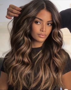 honey caramel balayage on dark hair, warm caramel balayage, caramel balayage, honey brown balayage Which Hair Colour, Summer Balayage, Chocolate Hair, Balayage Hair Dark, Caramel Hair, Honey Blonde Hair