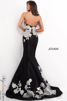 Looking for a breathtaking evening dress? Check out Jovani 3917 – a gorgeous floral mermaid dress that is sure to turn heads. With its fitted silhouette and flared skirt, this dress is both sexy and elegant. And the best part? It has built-in bra cups for added support. So whether you're looking for a show-stopping dress for your next big event or a chic gown for your wedding day, Jovani 3917 is sure to make you feel like a million bucks. Black And White Formal Dresses, Mexican Mermaid, Black And White Formal, White Formal Dresses, Sweatshirt Outfits, Wedding Dresses Mermaid Sweetheart, Mermaid Sweetheart, Plastic Dress, Wedding Dresses Mermaid