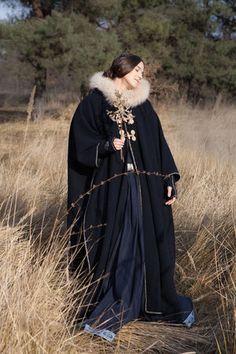 Medieval Cape, Winter Cloak, Medieval Cloak, Lost Princess, Womens Costumes, Medieval Costume, Medieval Clothing, Medieval Dress, Fantasy Costumes