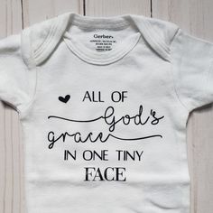 New White Shortsleeve Onesie With Saying "All Of God's Grace In One Tiny Face" Available In Different Colors And All Sizes Please Pm Me For Anything Other Than Nb & Black Text. Newborn Onesie Cricut Ideas, Cute Baby Onesies Sayings, Baby Onsies Ideas Girl, Onsies Ideas Girl, Baby Onesies Cricut, Christian Baby Onesies, Cricut Baby Onesie, Baby Reveal Photos, Praise Quotes