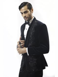 Astrum handcrafted tuxedo is highlighted with metallic threads. Single-buttoned satin detail shawl collar. This creation in velvet can be tempered with flat-front trousers for a reception look. Reception Look, Metallic Thread, Shawl Collar, Hand Embroidered, Shawl, Satin, Trousers, Velvet, Collar