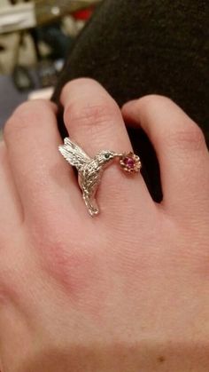 Flower Jewelry Aesthetic, Rose Gold Jewelry Aesthetic, Cool Rings Aesthetic, Hummingbird Nails, Hummingbird Aesthetic, Hummingbird Ring, Gold Hummingbird, قلادات متدلية, Hummingbird Jewelry