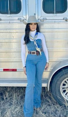 Ffa Official Dress Women, Corridos Outfits, Western Denim Jumpsuit Outfit, Western Fashion Outfits Casual, Overalls Outfit Western, Cold Western Outfits Women, Birthday Western Outfits, Vaquera Photoshoot Ideas, Western Classy Outfits