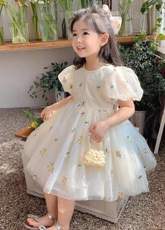 Kids Girls Dress, Frocks For Kids, Kids Summer Dresses, Child Dress, Kids Dress Collection, Dress Anak, Kids Dress Patterns, Kids Dress Wear, Peace Illustration