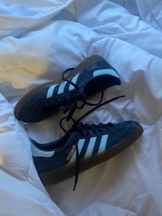 Shoes Adidas Aesthetic, Aesthetic Addidas Shoes, Adidas Smaba, Adidas Shoes Women Samba, Bella Hadid Samba, Bella Hadid Shoes, Samba Adidas Women, Addidas Shoes Samba