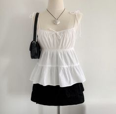 Cute Dresses Y2k, Delicate Clothes Aesthetic, Outfits With Purses Handbags, Clothing Inspo For School, Mexican Cottagecore Outfits, Outfit With Shoulder Bag, Styling Black Pleated Skirt, Off Shoulder Black Top Outfits, Free Style Outfit