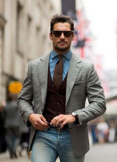 Chambray shirt and denim. Now that's Smart Casual Sprezzatura Style, Smart Casual Menswear, Smart Casual Men, Mens Fashion Smart, Mens Fashion Blog, David Gandy, Traje Casual, Mens Fashion Fall, Mens Fashion Suits