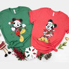 Disney Christmas T-shirt For Fan Events, Disney Graphic Print T-shirt For Holiday, Disney Christmas Cotton Top, Disney Christmas Holiday Tops, Disney Cotton Christmas Tops, Disney Christmas Holiday Top, Christmas Disney Holiday Top, Casual Christmas Fan Merchandise Tops, Disney Crew Neck T-shirt For Holiday