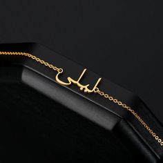 ♥ Arabic Name Bracelet ♥ The most unique jewelry you can find, the perfect gift for you & your loved ones ♥ Personalized Arabic Name Bracelet, Custom 18K Gold Name Bracelet, Arabic Calligraphy Name Bracelet, Islamic Gift, Eid Gift, Gift for Her 𝐀 𝐑 𝐀 𝐁 𝐈 𝐂 ∙ 𝐍 𝐀 𝐌 𝐄 ∙ 𝐁 𝐑 𝐀 𝐂 𝐄 𝐋 𝐄 𝐓 * 𝐌𝐚𝐭𝐞𝐫𝐢𝐚𝐥: 925 Sterling Silver* Finish: Sterling Silver ∙ 18K Gold ∙ Rose Gold * 𝐃𝐢𝐦𝐞𝐧𝐬𝐢𝐨𝐧𝐬: - Chain length 19cm = 12cm + 7cm (adjustable) * All our jewelry is custom-made by han Arabic Bracelet, Name Bracelet Silver, Arabic Necklace, Bracelet Name, Customised Bracelets, Mors Dag, Name Bracelet, Rose Gold Bracelet, Christmas Gift Jewelry