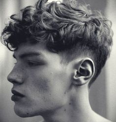 #Mens Hairstyles curly Curly man's haircut: photos of easy-to-manage looks #2019mancurlyhaircuts #curl... Curly man's haircut: photos of easy-... - #curly #haircut #hairstyles #looks #manage #photos - #frisuren Curly Man, Boys Haircuts Curly Hair, Mens Hairstyles Curly, Men's Curly Hairstyles, Men Haircut Curly Hair, New Hair Do, Mens Hairstyles Thick Hair, Wavy Hair Men, Men Haircut Styles