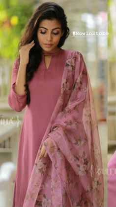 Organic dupatta for a plain top Organza Churidar Designs, Churidar Models, Long Dress Design, Kurta Neck Design