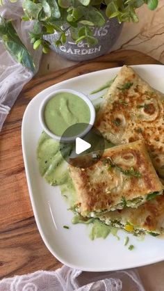 Neeti Jain on Instagram: "Paneer lifafa 🤤

Preparation time:30min
Serve:4

Ingredients used for dip:
•50gm fresh paneer 
1cheese cube(optional)
•1to2 green chilli
•Fresh coriander 
•1tbsp milk/water

Ingredients used for stuffing:
•1cup grated paneer 
•1/2cup bell pepper 
•1tbsp green chilli 
•1/2tsp black pepper 
•1tsp salt 
•Fresh coriander 

#dosa #streetdosa #streetfood #pizzadosa #dosalovers #masaladosa #borivalifamousfood #foodporn #foodblogger #foodie #streetfoodindia #streetfoodlover #mumbaifood #mumbaisteetfood #borivali #borivalifoodie #followforfollowback #foodstagram #foodland_19 #foodreels #exploring #exploringfood #likeforlikes #viral #tempting #explorepage" 2min Snacks, Belly Busters, Mumbai Food, Party Cooking, Paneer Tikka, Nutrition Diet, Paneer Recipes, Easy Lunch Recipes, Green Chilli