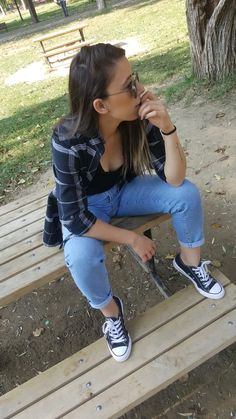 Converse Style Women, Converse Fashion, Jeans Girl, Converse Low Tops, Jeans Outfit Women, Jenna Ortega, Sneakers Outfit, Best Jeans