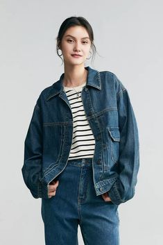 Fibflx Women's Vintage Oversized Jean Jacket Vintage Denim Jacket Outfit, Sixthform Outfits, Denim Jacket Outfit Women, Modern Workwear, Jean Jacket Fits, Light Wash Jean Jacket, Oversized Denim Shirt, Jacket Outfit Women, Tank Top Skirt