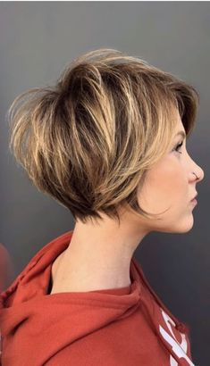 20 AMAZING SHORT HAIRCUTS FOR WOMEN OVER 50 - valemoods Short Bob Hair Styles, Bob Hair Styles, Short Bob Hair, Hair Styles 2022, Haircuts For Women Over 50, Stylish Short Hair, Chin Length Hair, Bob Haircut For Fine Hair