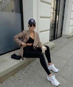 Sporty Chic Outfits, Looks Adidas, Modele Fitness, Look Legging, New Balance Outfit, Neue Outfits, Legging Outfits, Looks Street Style, Sport Chic