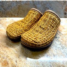 Birkenstock Betula Natural Kenia Woven Jute Slip Ons 265 L10 M8 Women’s Size 10 Men’s Size 8 Excellent Pre-Owned Condition. No Damage Or Flaws. Clogs Mules These Appear To Be Worn No More Than A Few Times And Likely With Socks The Bottom Soles Show Almost No Wear Interior Sole Shows Slight Wear Boho Comfort Lounge Every Day Men’s Women’s Unisex Brown Casual Clogs For Vacation, Casual Brown Clogs For Vacation, Vacation Clogs With Woven Sole And Round Toe, Woven Sole Round Toe Clogs For Vacation, Casual Beach Clogs With Leather Sole, Casual Natural Clogs With Leather Sole, Casual Clogs With Woven Sole And Round Toe, Casual Natural Clogs With Round Toe, Casual Closed Toe Natural Clogs