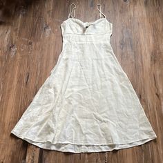 Size 2 Reformation Ivory Linen Tie Front Sleeveless Midi Dress. In Good Condition. Shoulder To Bottom Measures Approximately 42 Inches. Pit To Pit Measures Approximately 15.5 Inches. E Sw12 Cream Midi Sundress With Spaghetti Straps, Cream Sleeveless Midi Dress For Brunch, Cream Sundress With Spaghetti Straps, Cream Sleeveless Sundress For Brunch, White Linen Sundress For Brunch, White Linen Sleeveless Dress For Daywear, Cream Sleeveless Sundress Midi Dress, Cream Sleeveless Sundress Midi, Sleeveless Linen Sundress For Brunch