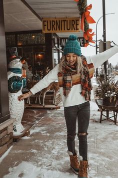 Hailey Miller, Outdoorsy Outfits, Look Festival, Believe Christmas, And So It Begins, Hiking Outfit Winter, Pura Vida Bracelets, Hiking Fashion, Camping Outfits