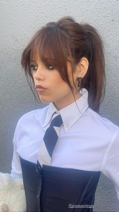 #jenna #jennaortega #ortega #wednesday #mercredi #mittwoch #Mercoledì #woensdag #miercoles #california #netflixseries #brunettestyle #latinamerica Oval Face Bangs, Rambut Brunette, Bangs Ponytail, Face Framing Curtain Bangs, Face Framing Bangs, Shirt And Tie, Bangs With Medium Hair, Fringe Hairstyles, Long Hair With Bangs