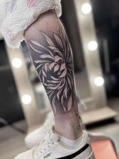 Check tattoos from various tattoo artists around the world, all in one place. Simple Cat Tattoo, Line Art Simple, Cat Tattoo Ideas, Gothic Tattoos, Half Sleeve Tattoos Forearm, Rose Drawing Tattoo, Tattoo Filler