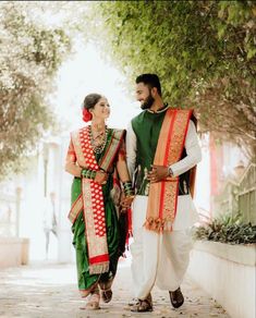 Maharashtrian Bride Groom Outfit, Peshwai Wedding Look, Groom Indian Wedding Outfits For Marriage Maharashtrian, Groom Marathi Wedding Outfits, Nauvari Saree Poses Couple, Navari Saree Marathi Bride And Groom, Maharashtrian Vidhi Look Couple, Maharashtrian Groom Outfit Dhoti, Saptapadi Look For Bride