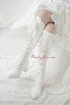 Shoes Kawaii, Glamour Vintage, Cooler Look, White Boots, Kawaii Clothes, Pretty Shoes, Cosplay Outfits