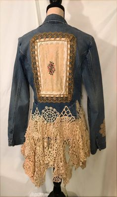 Jacket With Lace, Upcycled Denim Jacket, Boho Mode, Altered Couture, Lace Vintage, Couture Mode, Altering Clothes