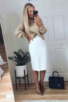 White Pencil Skirt Outfit Winter, Fall Pencil Skirt Outfits Work, White Pencil Skirt Outfit Classy, Modest Pencil Skirt Outfits, Best Outfits For Hourglass Shape, Long Pencil Skirt Outfit Classy, Pencil Skirt Outfits For Work, White Pencil Skirt Outfit, Office Outfits Women Young Professional