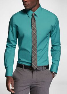 bichromatic tie matching pants (tie field) and shirt (tie stripe) Men’s Shirt And Tie Outfit, Formal Shirts For Men Color Combos, Striped Shirt With Tie Men, Men’s Green Dress Shirt Outfit, Men’s Dress Shirt And Tie, Mens Shirt And Tie, Mens Fashion Cardigan, Blue Suit Men, Color Combinations For Clothes