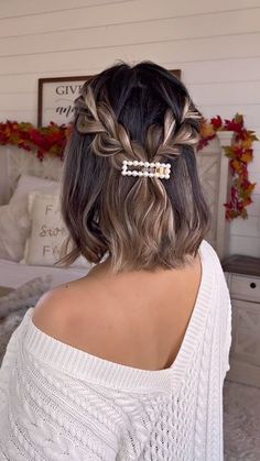 Short Hair Tutorial, Hair Stylies, Work Hairstyles, Short Wedding Hair, Holiday Hairstyles, Braided Hair