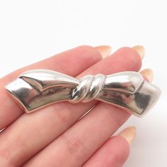 Great vintage condition.  925 Sterling Silver Vintage Bow Pin Brooch  Weight: 8.7g   WELCOME TO PAWN SHOP We are an actual pawn shop and have been in business for over 25 years. Since 1990, our establishment has been serving a variety of clients by providing them with short term cash solutions and options of liquidity regarding their treasured heirlooms. Acknowledging that today′s customers are very sophisticated and are looking for a variety of investments, our acquisitions are hand-picked for Retro Silver Brooches For Anniversary, Silver Retro Brooches For Anniversary, Silver Retro Brooches For Gift, Retro Silver Brooches For Formal Occasions, Silver Retro Brooches For Formal Occasions, Classic Silver Brooches As Gifts, Handmade Pins Brooch, Handmade Pins, Pawn Shop