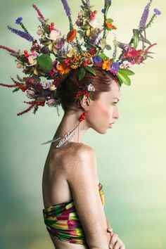 Style Vert, Floral Headdress, Woman With Flowers, Flowers In Her Hair, Trendy Flowers, Floral Headpiece, Floral Fashion, Floral Crown, Photography Women