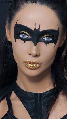 Hallowing Makeup, Batman Makeup Ideas, Bat Girl Makeup, Batwoman Makeup, Catwoman Make Up Halloween, Womens Bat Makeup, Women’s Halloween Face Paint, Bat Girl Face Paint, Batgirl Makeup