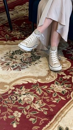 Random Aesthetic, Green Converse, Red Taylor, Hijab Fashion Inspiration, Foto Ideas Instagram, Light Academia, Alexa Chung, Blue Aesthetic, Aesthetic Photo