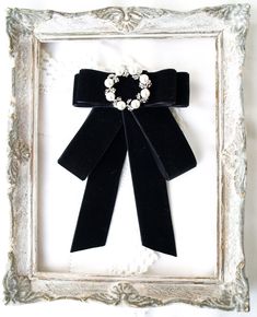 Bow With Pearls, Tie Brooch, Velvet Bow Tie, Black Velvet Bow, Everyday Accessories, Velvet Bow, Victorian Style, Bow Ties, Victorian Fashion