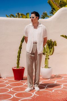 New Collection | In-Store & Online | SUITSUPPLY

Light layers, rich textures, & tonal shades—Suitsupply Style Experts kickstart a new season with dynamic combinations in luxurious Italian fabrics. Summer Europe