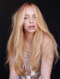 Golden Strawberry Blonde Highlights, Blonde Hair Inspiration Pale Skin, Ponytail Highlights, Fall Strawberry Blonde Hair Color, Light Strawberry Blonde Hair, Half Updo Hairstyles, Fall Hair Color Trends, Neon Hair