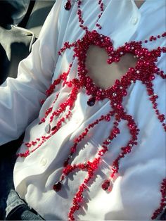 red beads, embroidered like a heart Red Gems, Beads Embroidery, Embroidery Shirt, Diy Fashion Clothing, Red Beads, Cooler Look, Shirt Embroidery, Fashion Streetwear