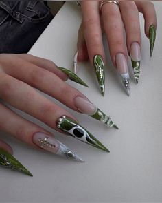 sunnynails.by Green Stiletto Nails Designs, Green Stiletto Nails, Sharp Nails, Beige Nails, Grunge Nails, Stiletto Nails Designs, Soft Nails, Art Summer, Unique Nails