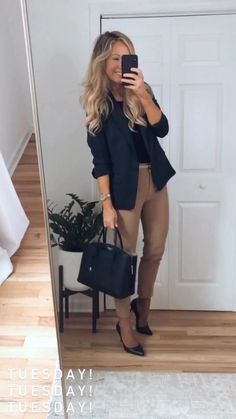 Chic fall work outfit featuring a leopard print blazer, black trousers, and a silk blouse. #fallfashion #workwear #ootd #style #fashion https://whispers-in-the-wind.com/professional-womens-clothing-elevate-your-work-wardrobe/?tweed-outfits-fall-fashion-essentials-for-a-chic-look Fall Work Outfit, Conference Outfit, Work Attire Women, Interview Outfits Women, Leopard Print Blazer, Business Attire Women, Look Formal, Professional Outfits Women, Business Outfits Women