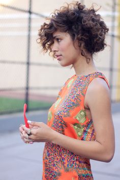 LOVE this short curly hair cut. her eyeshadow is balling too! Cute Curly Hairstyles, Short Curly Haircuts, Short Curls, Hairstyles For, All Hairstyles, 2015 Hairstyles, Curly Girl Hairstyles, Penteado Cabelo Curto, Hair And Beauty