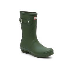 HUNTER-Original Short Matte Rain Boot - Women's Don't be afraid to splash around in the Hunter Original Short Matte rain boot. These matte wellies feature an adjustable back gusset, so you can rock this waterproof pair with jeans and thick socks without a problem. Click here for Boot Measuring Guide. Big Calves, Athletic Accessories, Green Boots, Shoes Too Big, Womens Rain Boots, Hunter Rain Boots, Hunter Shoes, Thick Socks, Asics Shoes