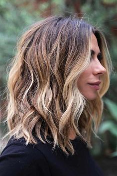 Short Hair Balayage Style, Blond Hair Smudge Root, Brown Hair With Blonde Balayage Medium Length, Short Haired Balayage, Balayage Plus Highlights, 2023 Blonde Balayage Hair Trends, Womans Hair Color Trends, Medium Haircut Trends 2023, Women Balayage Hair