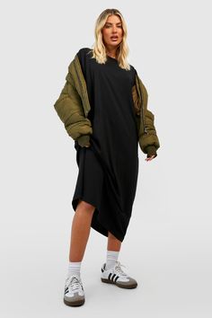 Womens  - Oversized Looks Women, Casual Black T-shirt Dress, Long T Shirt Dress Outfit, Outfits Printemps, Tee Shirt Dress Outfit, Lounge Styling, T Shirt Dress Outfit, Tshirt Dress Outfit, Sneaker Outfits