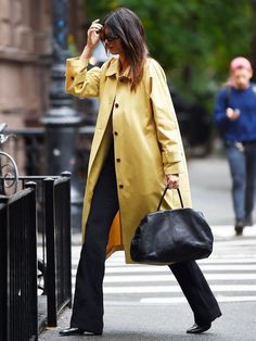 Kendall Jenner Street Style, Yellow Coat, Model Looks, Jenner Outfits, Kendall Jenner Style, 가을 패션, Pale Yellow